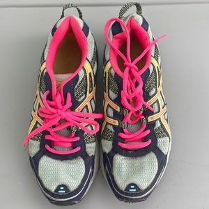 EUC ASICS sneakers size 6.5